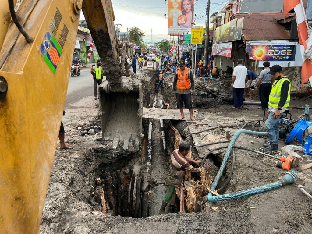 Perbaikan Pipa Bocor di Jalan Pramuka Km 6 Ada Kendala, PAM Sampaikan Permohonan Maaf