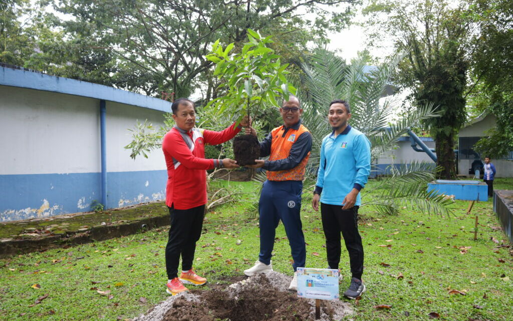 Peduli Lingkungan, PAM Bandarmasih Tanam Bibit Pohon