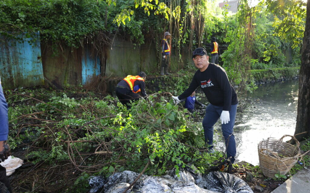 Jalani Instruksi Presiden RI dan Wali Kota Banjarmasin, PAM Bandarmasih Gelar Gotong Royong di Lingkungan Kantor