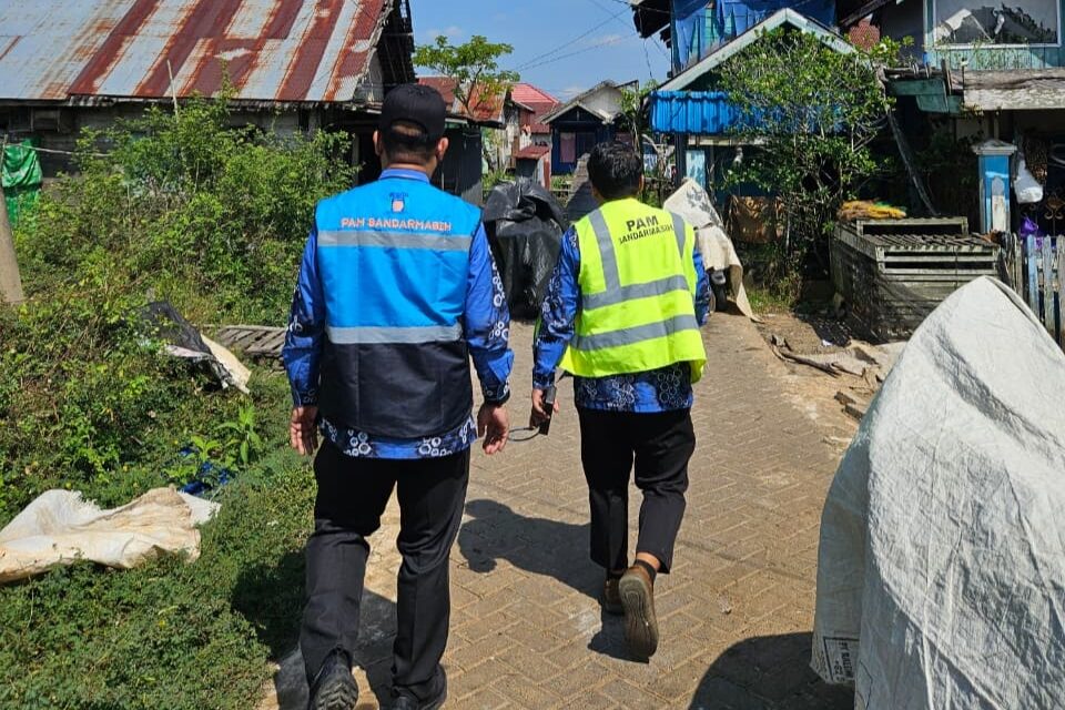 Pastikan Air Mengalir 24 Jam, Dirut PAM Bandarmasih Tinjau Langsung Pelayanan hingga Ujung Jaringan Banjarmasin Selatan